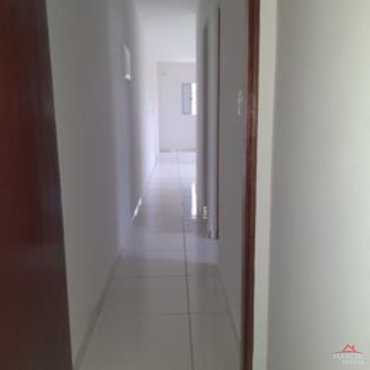 Casa à venda com 2 quartos, 60m² - Foto 2