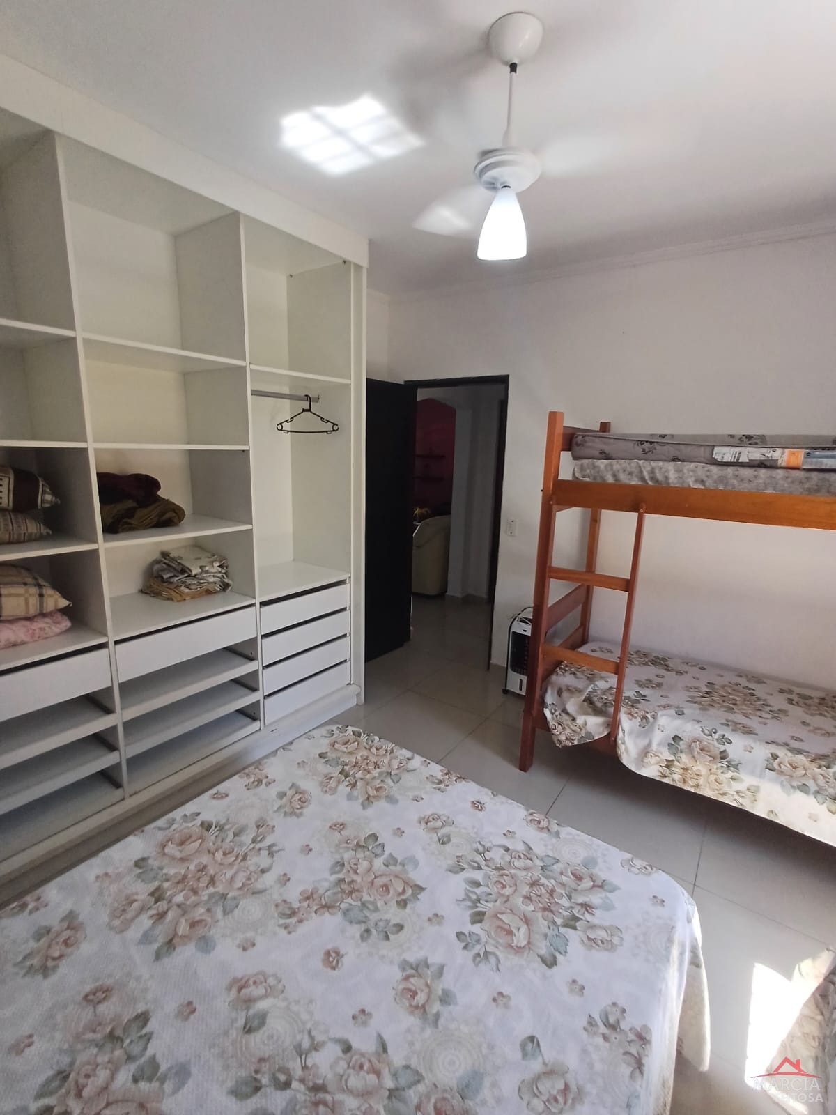 Casa à venda com 3 quartos, 200m² - Foto 11