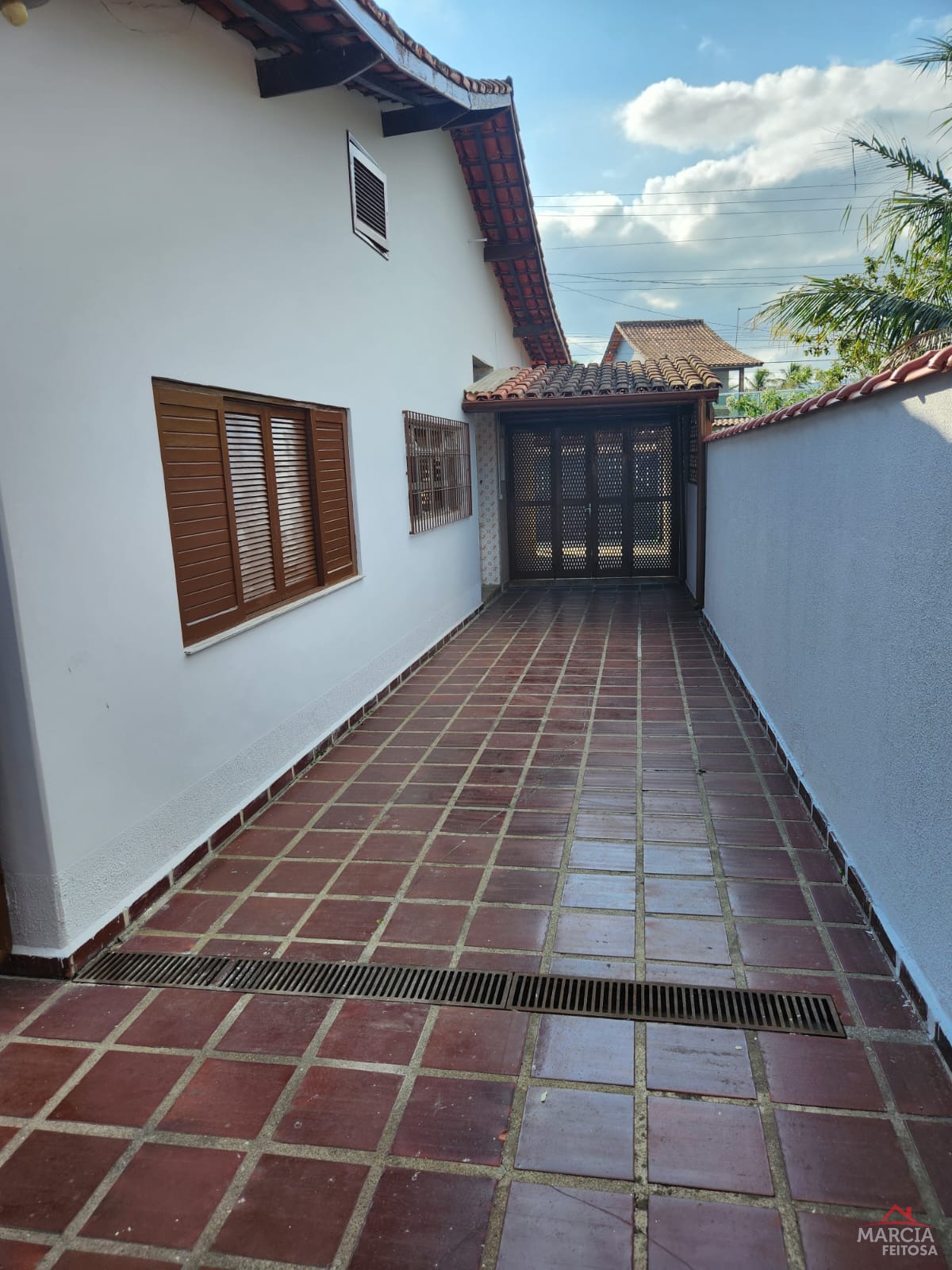 Casa à venda com 3 quartos, 250m² - Foto 2